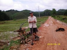 The rural returnee as well as PCD’s CSA intern Yao Huifeng chooses to return to his home village to engage in farming and community supported agriculture (CSA).