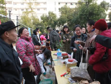Promoting CSA through Farmers' market in Nanning, Guangxi.